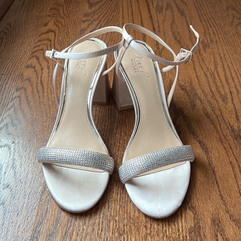 Jewel Badgley Mischka size 9 blush shoes